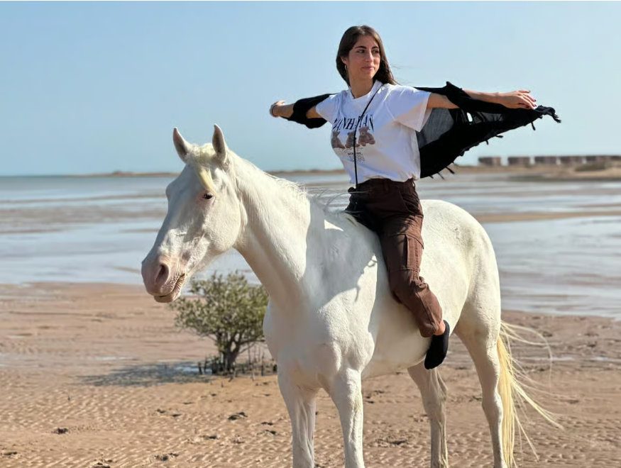 Hurghada: Beach & Desert Horse Riding + Swim with Horses