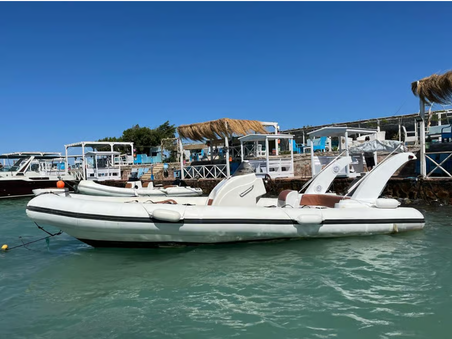 Hurghada: Private Speedboat Adventure with Fruits & Pick-up